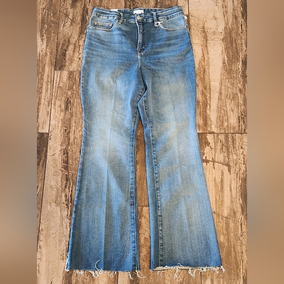 Good American Good Classic Slim Bootcut Jeans - Picture 3 of 11